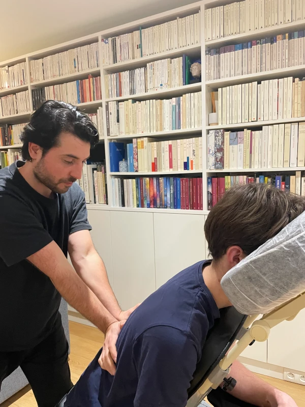 Le massage assis : un allié bien-être pendant le blocus